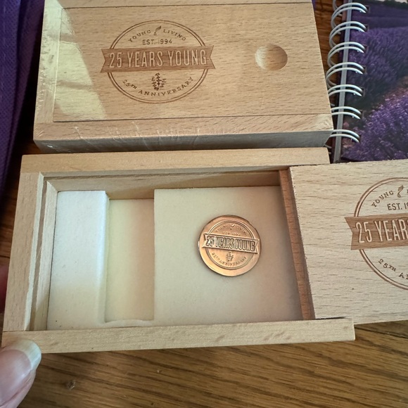 Young Living 25th Anniversary Souvenir Lot Bag Journal Notebook New 25th Oil Pin - Picture 4 of 8